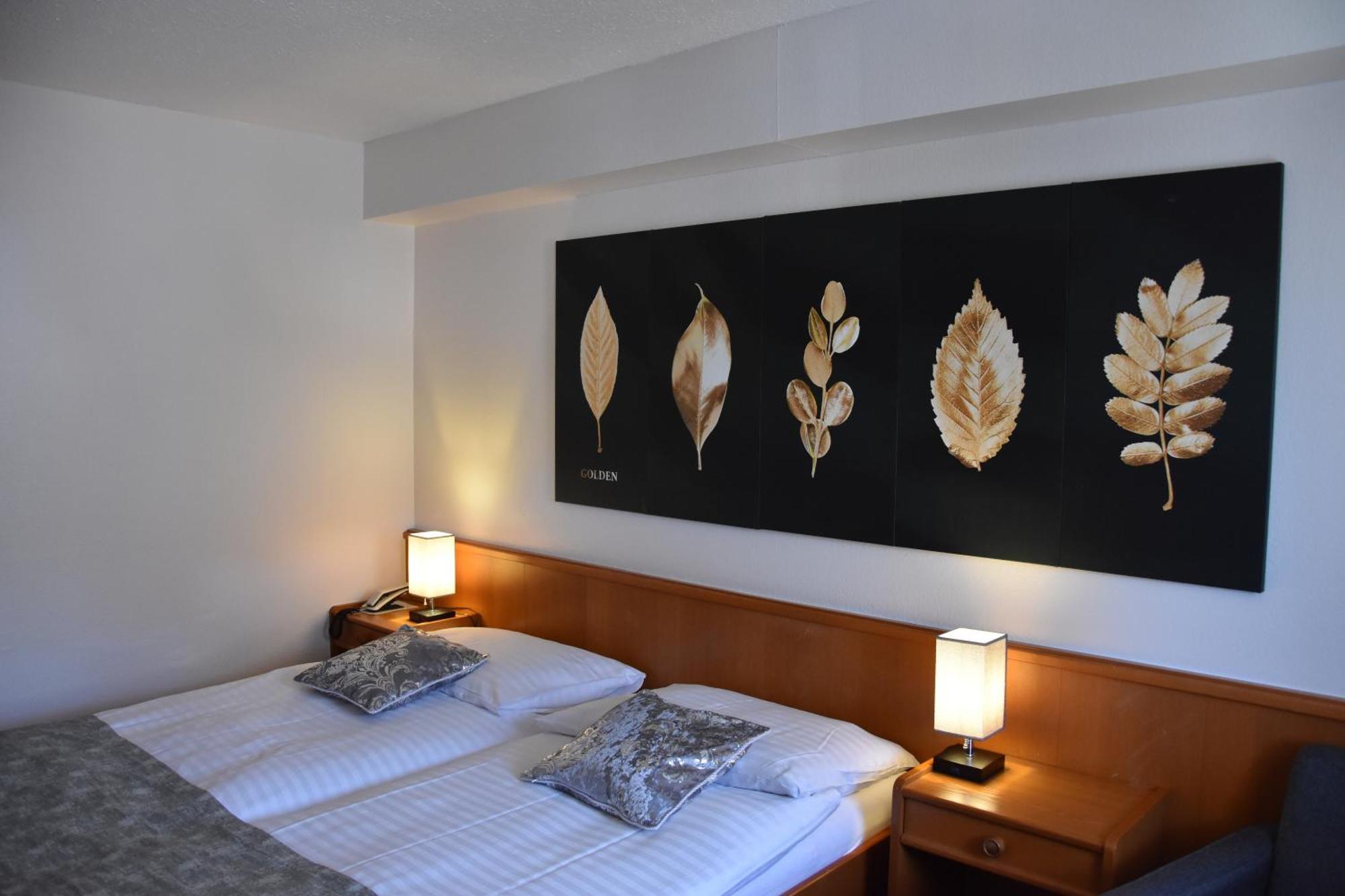 לה לוקלה Hotel Des Trois Rois מראה חיצוני תמונה